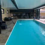 4 Personnes Avec Piscine Interieure 31 Degres Zoo De 24 H Du Mans